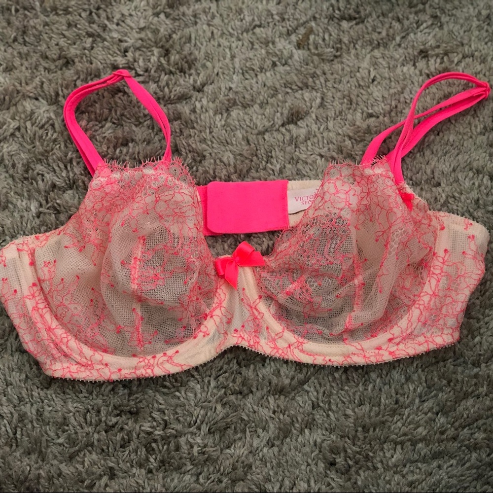 Worn once Victoria’s Secret Demi Bra